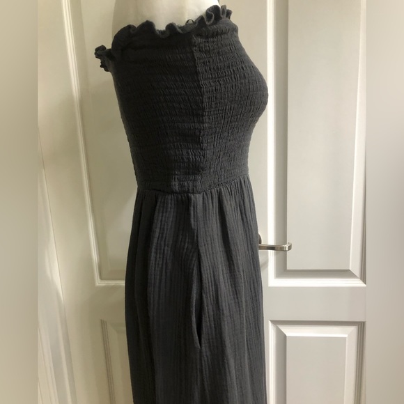 Strapless Jumper! Such a fun outfit. Size M. Charcoal Gray. It has Pockets! - Picture 3 of 5